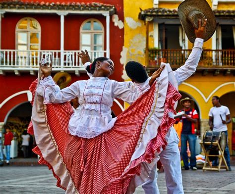  La Caña Es Una Danza Incontenible Que Mezcla Pasión Flamenca con Ritmos Trepidantes